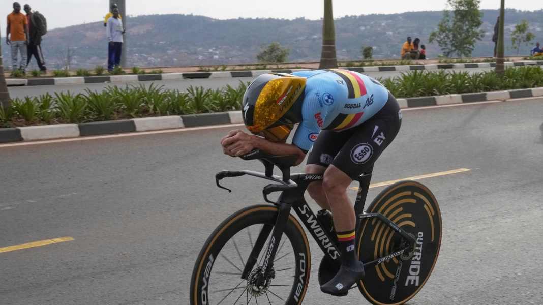 Championnats du monde de cyclisme sur route au Rwanda - Evenepoel remporte sa troisième médaille d'or en contre-la-montre et double Pogacar