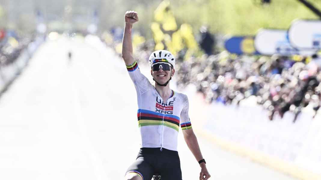"Un phénomène" : le roi des Flandres Pogacar célèbre une victoire record