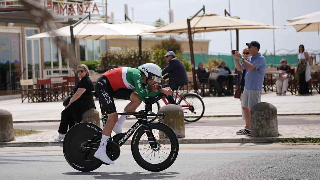 Ganna dominates Giro time trial, Vingegaard disappoints