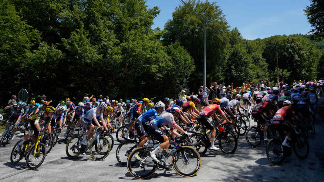 Van der Poel gewinnt Hitze-Etappe der Tour im Zentralmassiv