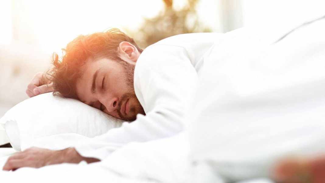 Après le vélo de course : Dormir aide à s'entraîner - Régénération pendant le sommeil : mieux récupérer !
