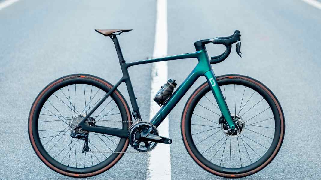 Scott Addict eRIDE Premium: E-road bike from Scott on test