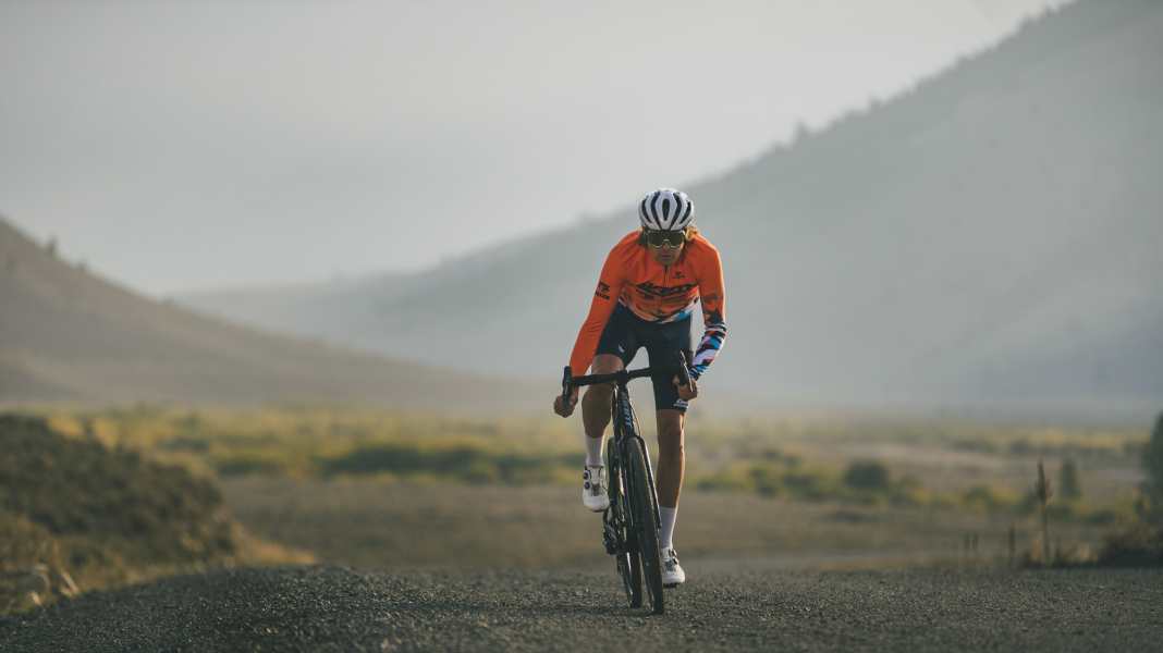 Giant Revolt Advanced and Pro - Giant presents gravel bikes from the Revolt series