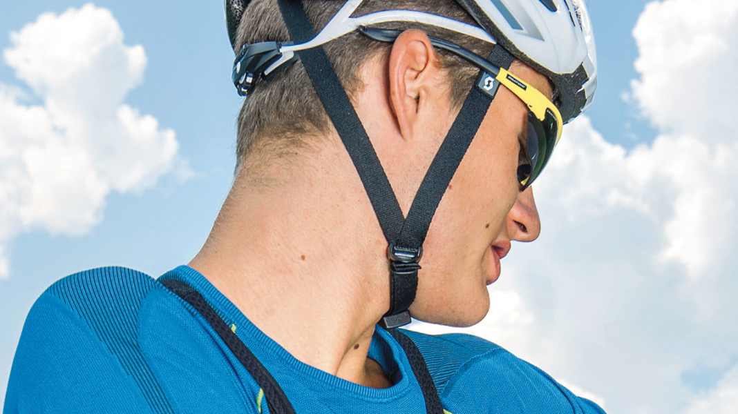 12 functional vests: laboratory and practical test