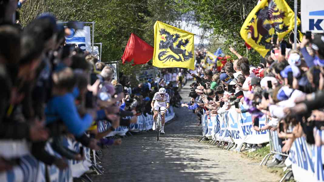 Road cycling season 2026: Pogačar starts his season at Strade Bianche