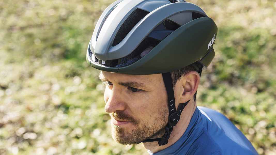 What is really true? Road bike helmet myths in the check