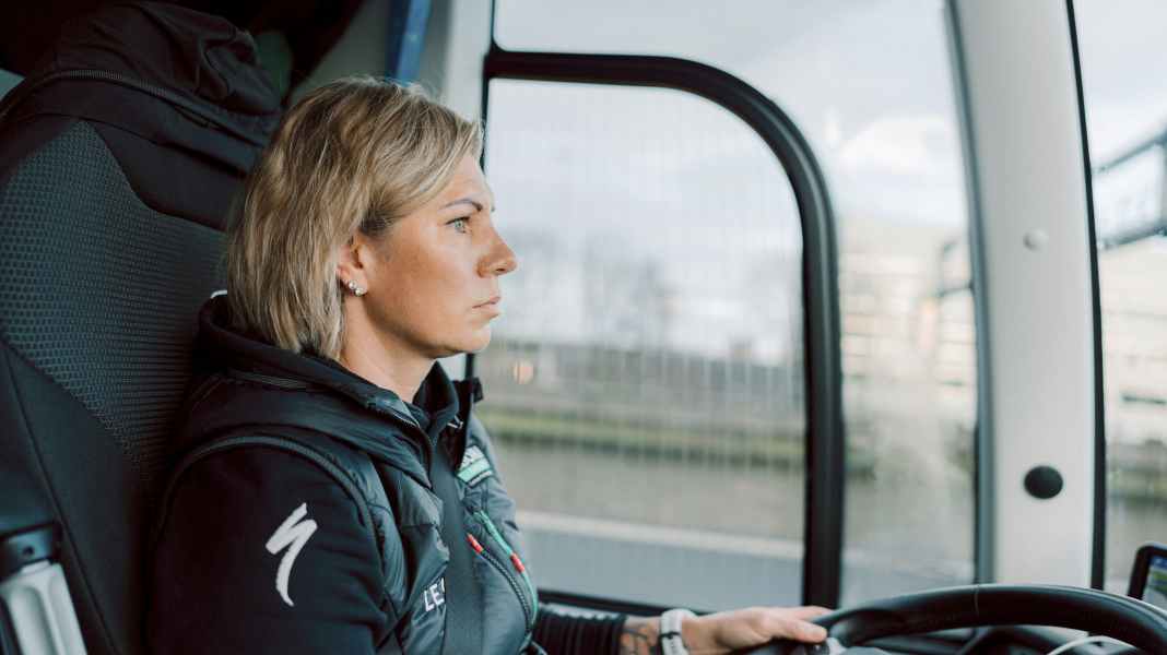 Jobs im Profiradsport: Das ist die Busfahrerin von Bora-Hansgrohe
