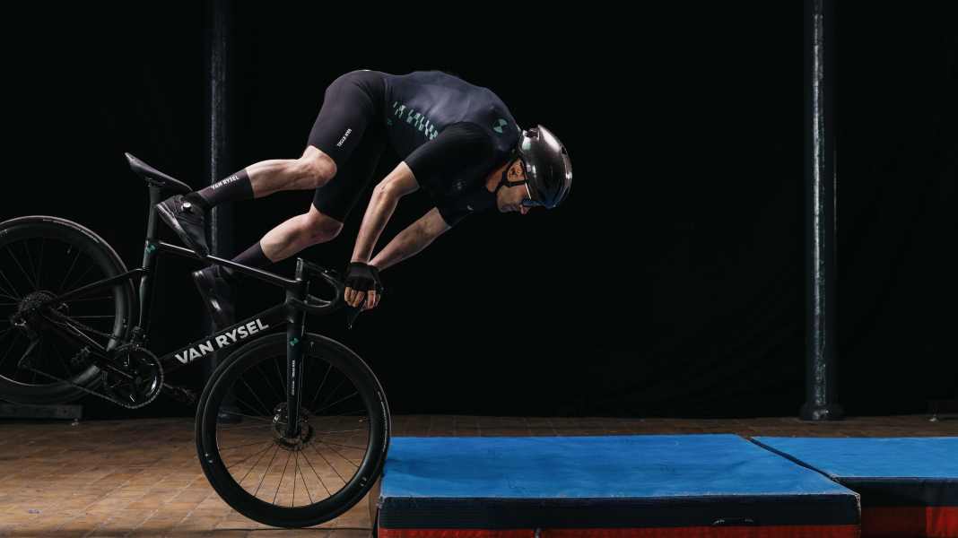 More protection against injuries: Airbag suit for more safety in professional cycling