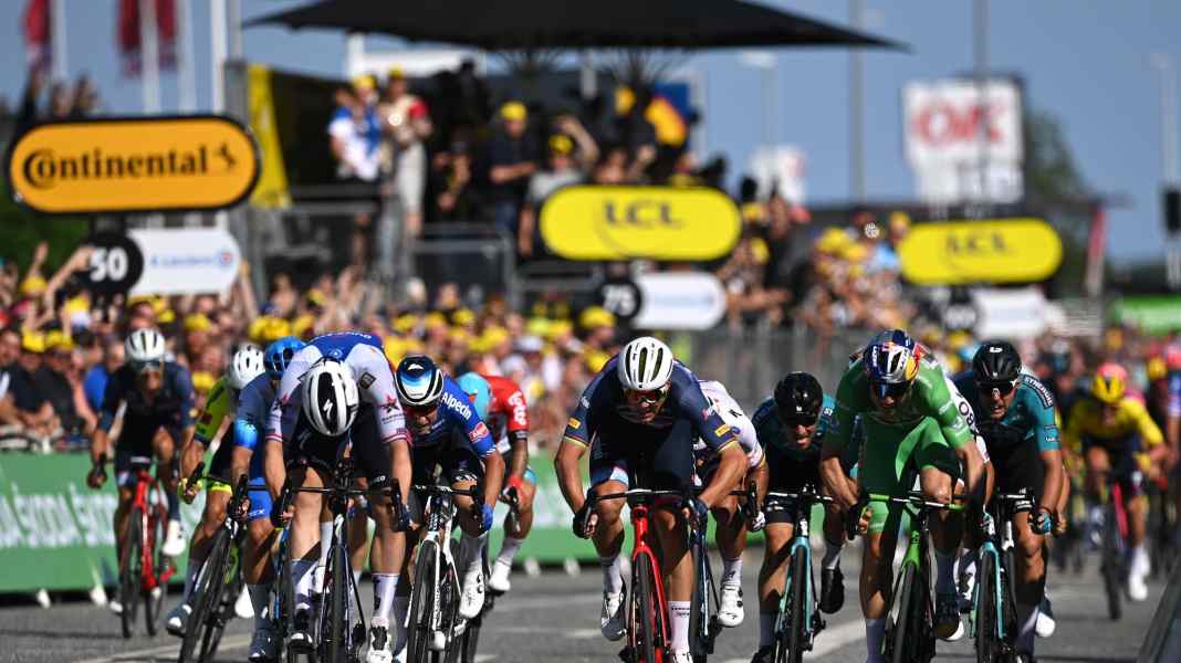Tour de France: 2023: TOUR Tech briefing for Stage 3