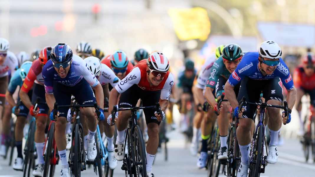 Tour of Catalonia: Groves wins stage 4