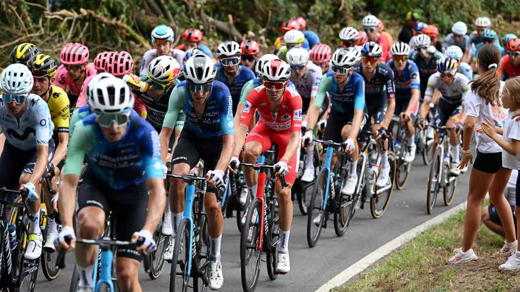 Flood of yellow cards at the Vuelta - O'Connor deletes X account