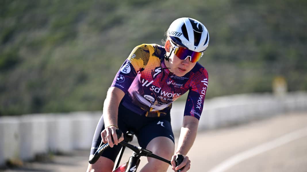Anna van der Breggen's comeback: Vague goals, no race starts before mid-April