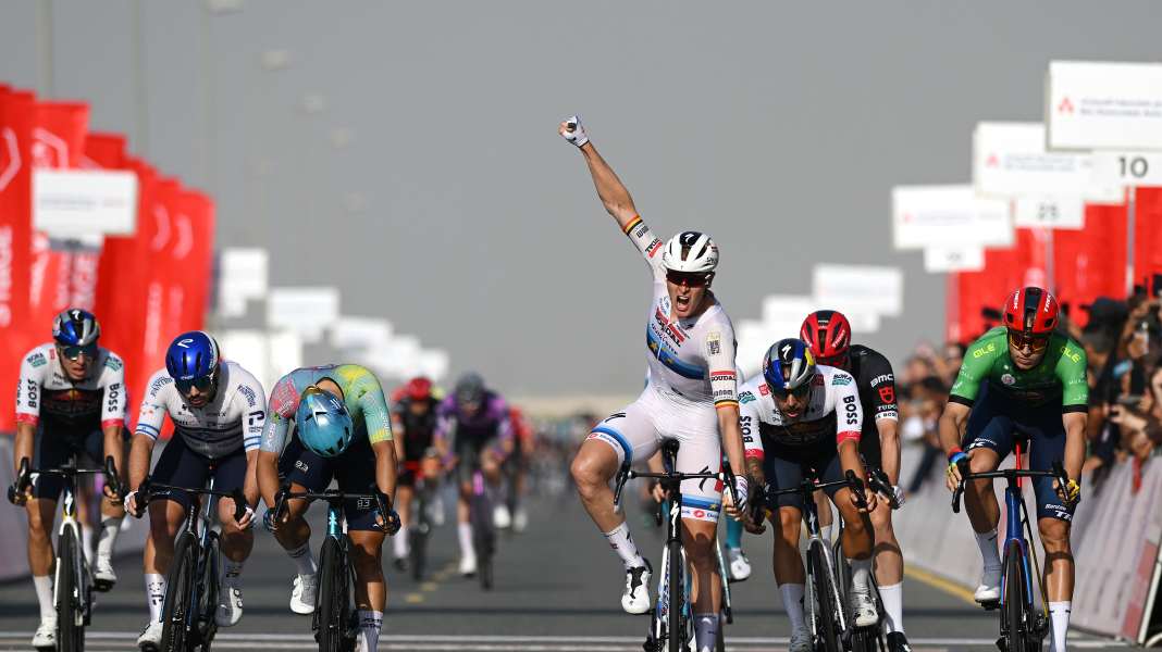 UAE Tour 2025: Merlier celebrates in Dubai - Pogačar in breakaway group