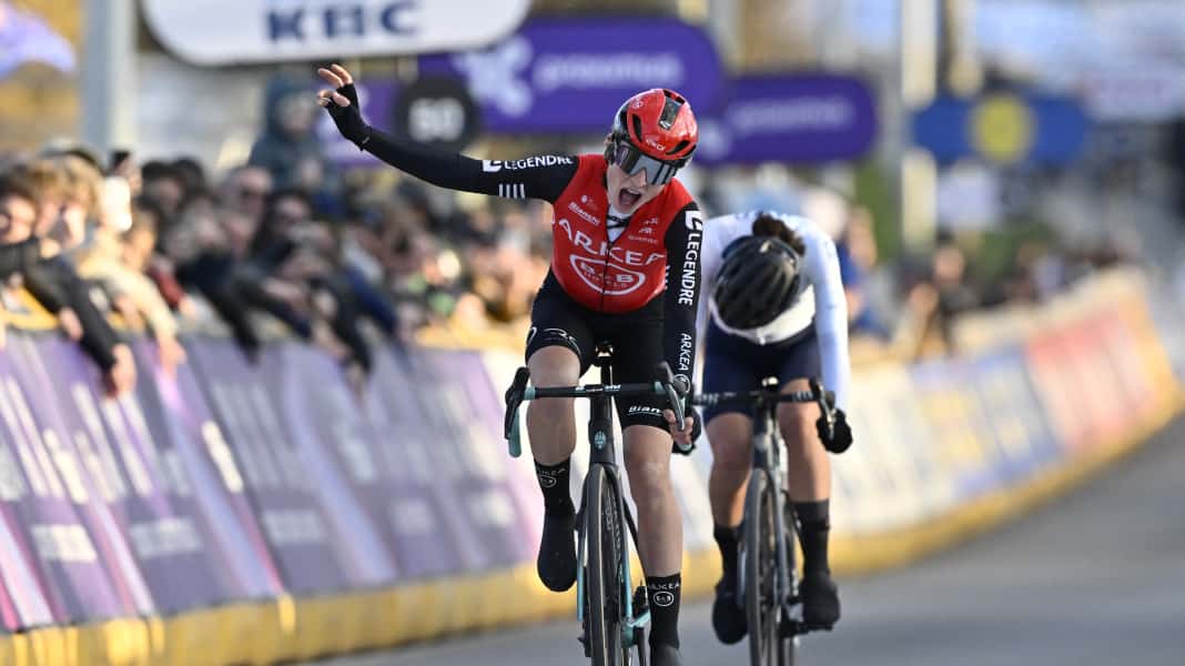 Omloop Nieuwsblad des femmes 2025 : Claes célèbre une échappée sensationnelle