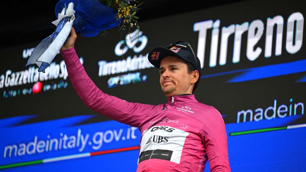 Giro d'Italia 2025: Way clear for Pidcock start - RCS awards wildcards