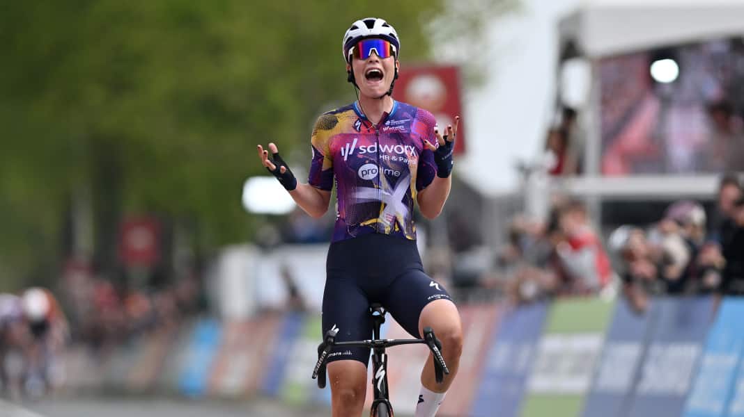 Amstel Gold Race 2025 des femmes : Bredewold célèbre sa victoire dans l'échappée
