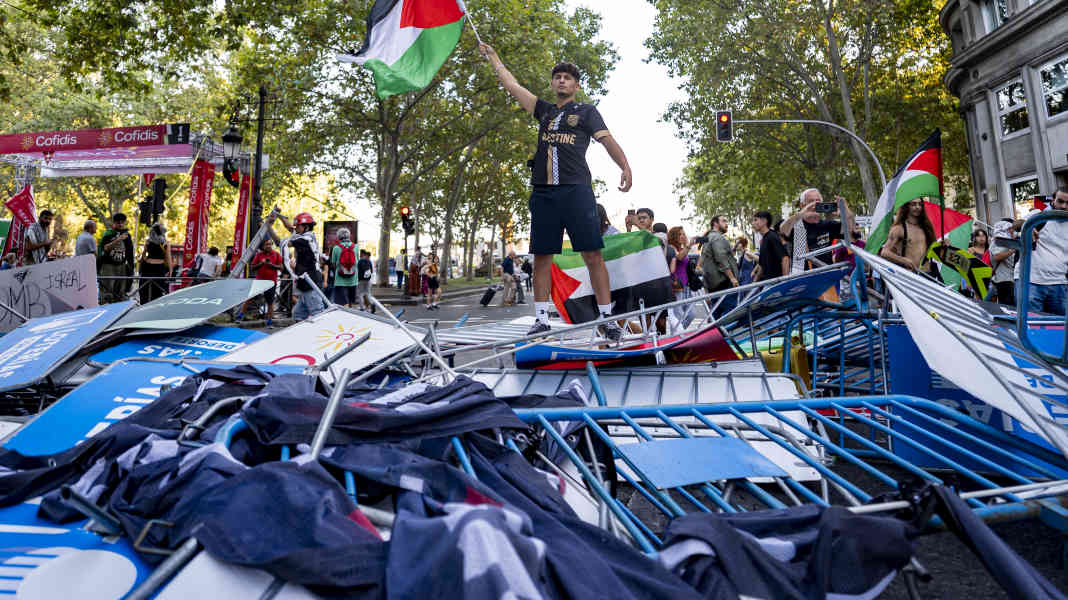 Vuelta chaos: The UCI criticises the attitude of the Spanish government