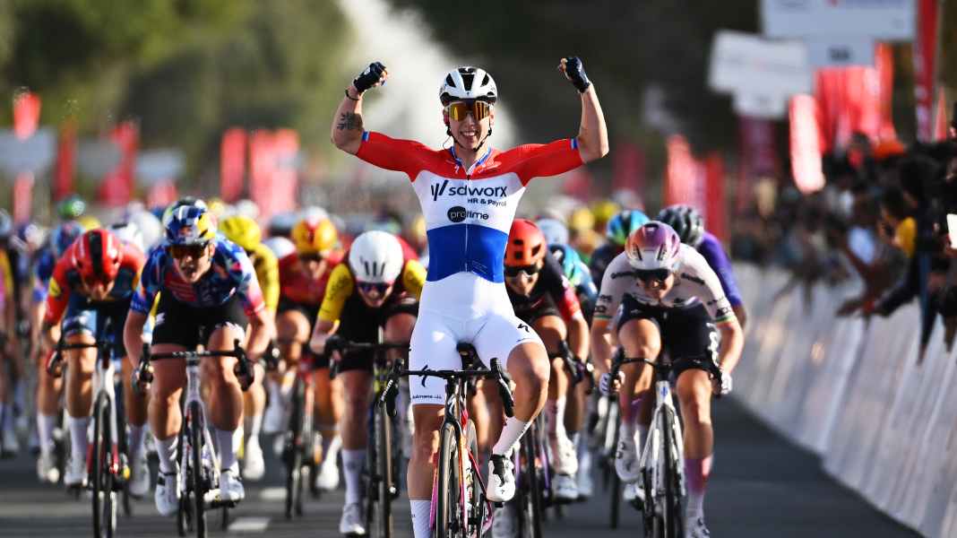 UAE Tour : la sprinteuse de haut niveau Wiebes remporte la première étape