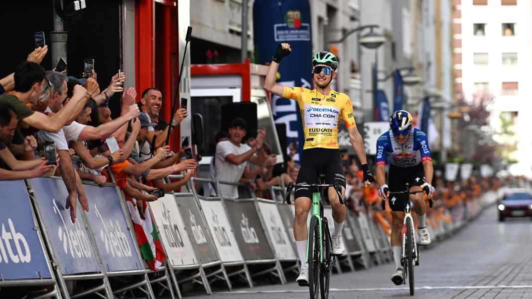 Tour of the Basque Country: Seixas gives Lipowitz no chance in the sprint for the queen stage
