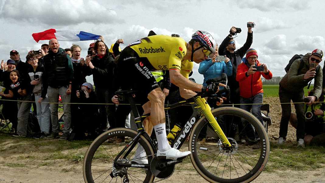 Gravel biking without gravel bikes: Wout van Aert bangs over the gravel on an aero road bike