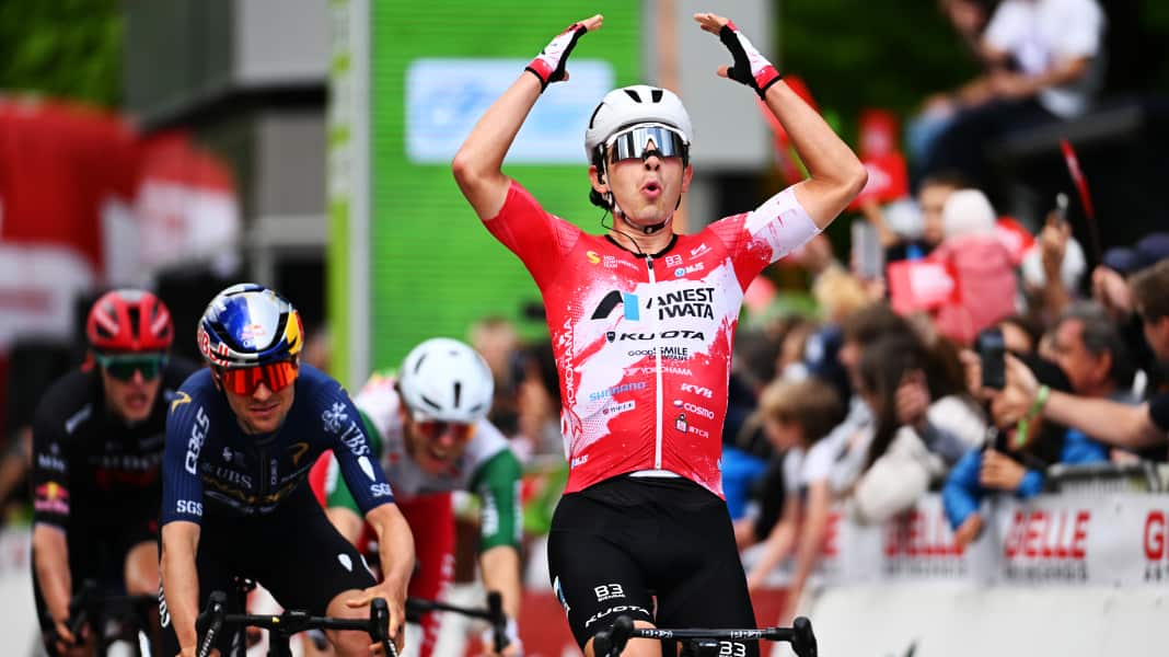 Tour of the Alps - 1. Etappe: Arensman-Coup misslingt: Konti-Fahrer Dati übersprintet Pidcock