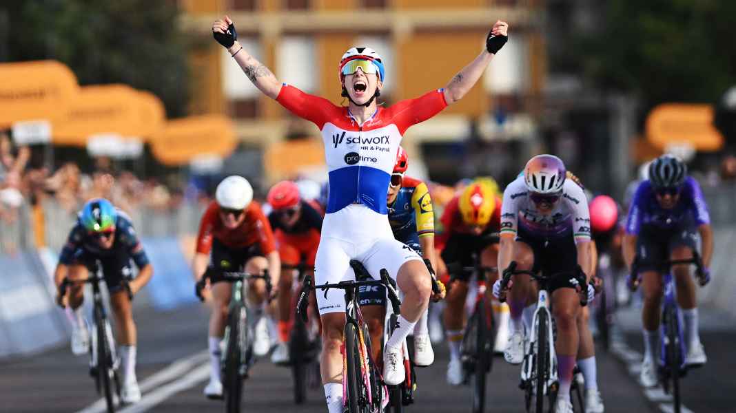 Giro d’Italia Women - 1. Etappe: Wiebes siegt - und wird Stunden später disqualifiziert