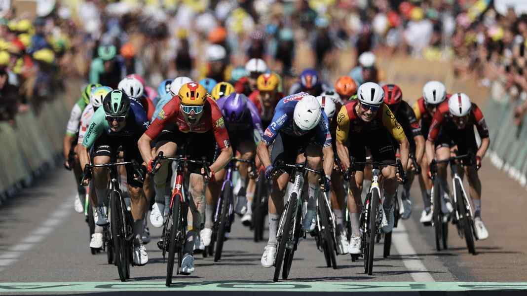 Tour de France - 11e étape : Waerenskjold remporte l'étape la plus rapide de l'histoire grâce à un méga-sprint