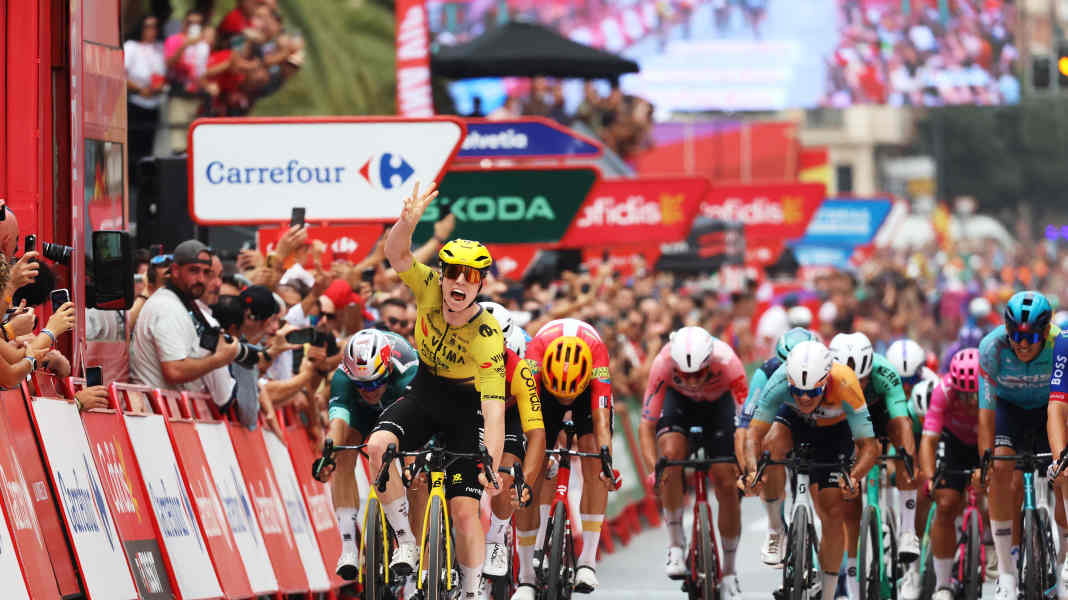 Vuelta a España 2026 - 11. Etappe: Visma schlägt zurück: Brennan feiert im 180-Grad-Finale dritten Etappensieg
