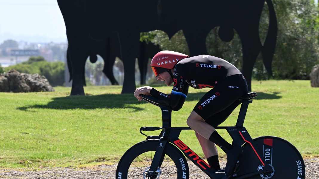 Vuelta a España 2026 - 18. Etappe: Mas wehrt Roglic’ Angriff bei Küngs Sieg im Zeitfahren ab
