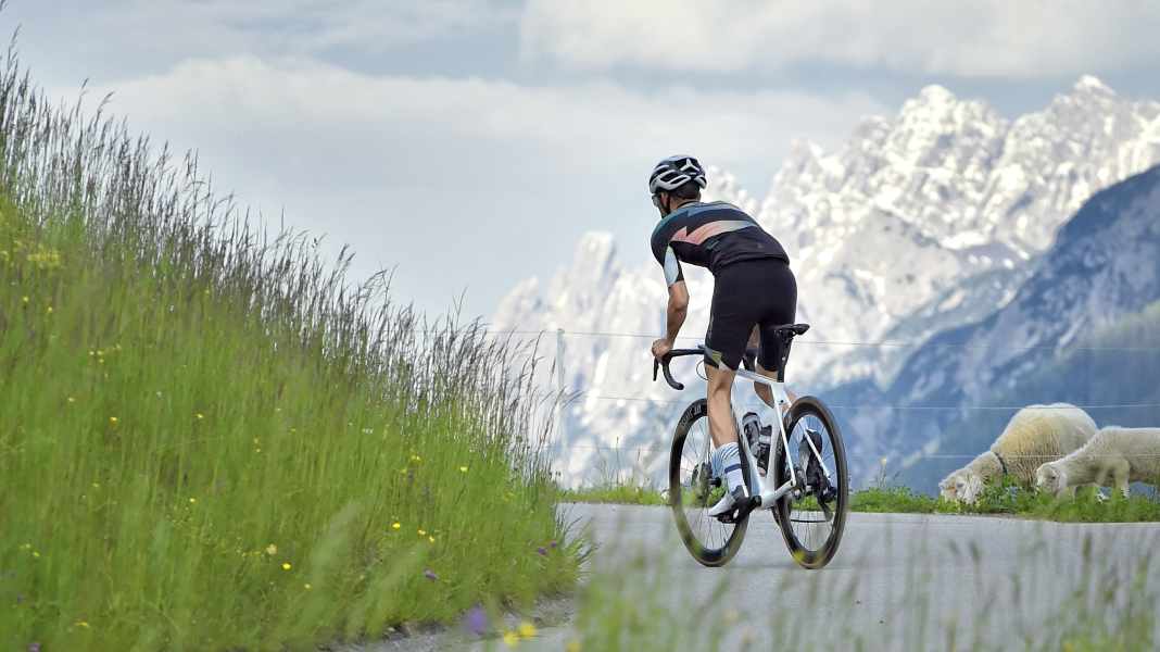 SuperGiroDolomiti : le vainqueur du circuit Helmut Wechselberger au départ dans le Tyrol oriental