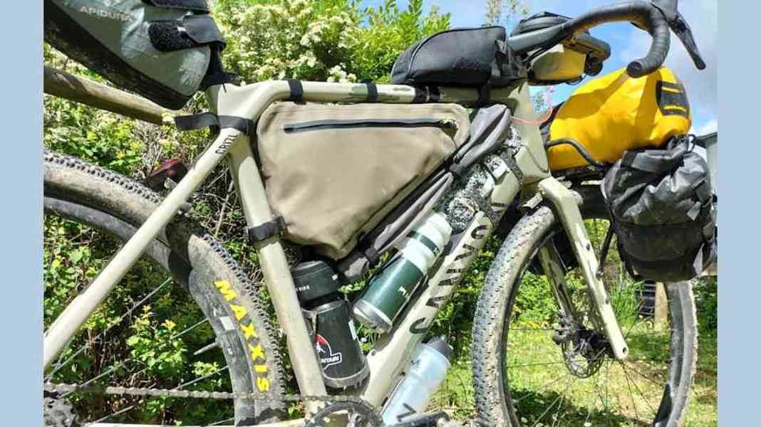 Cycling with a load: How luggage affects handling