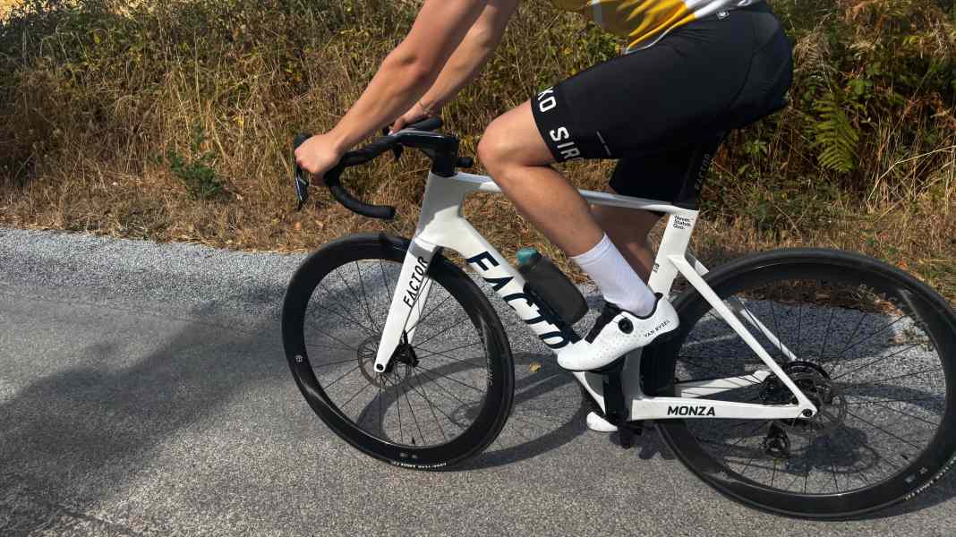 Dauertest Factor Monza: Unterwegs in der Bretagne