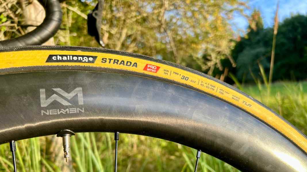 Easier to fit: Revised version - Challenge Strada road bike tyre