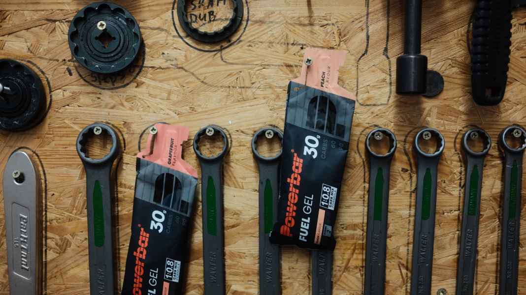 Test du gel Powerbar 1:0,8 : texture fluide, goût discret, facile à utiliser
