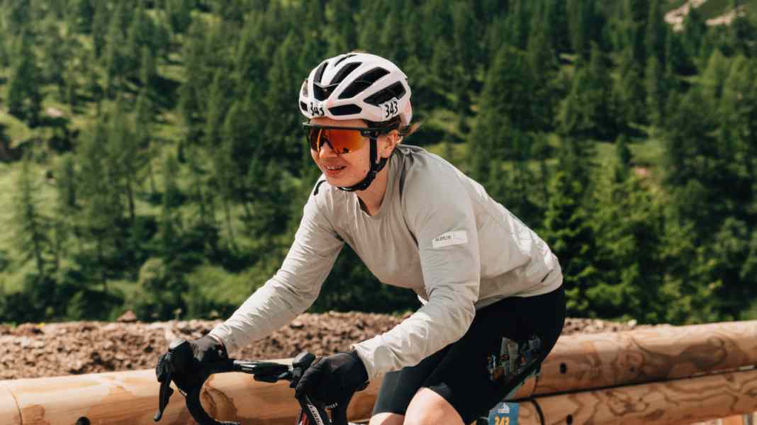 Albion Zoa Sun Shield im Test: Sonnenschutz-Langarmshirt