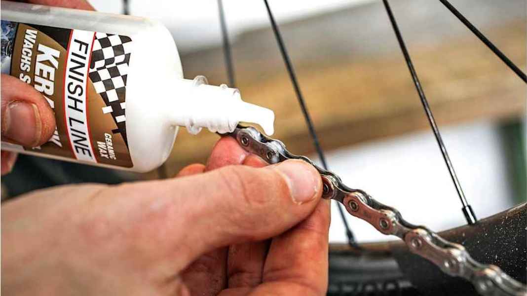 Gravel bike chain tips: wax or oil for your gravel bike?