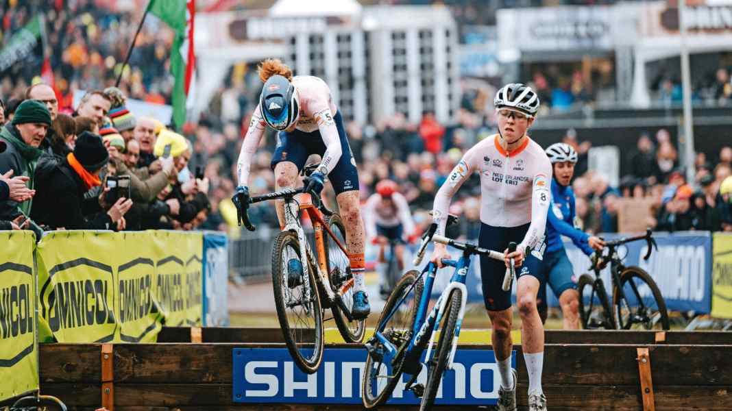 Review of the 2023 Cyclocross World Championships: Winter dream in orange