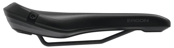   Ergon has revised its E-MTB saddle. What has remained is the high rear, which should provide more support on steep climbs. A new feature of the Ergon SM E-Mountain Core is the flexible, four-layer saddle construction, which is designed to support pelvic movements.