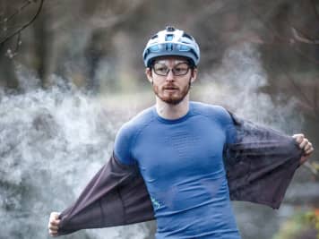 Fahrradbekleidung im Test: 11 Langarm-Unterhemden