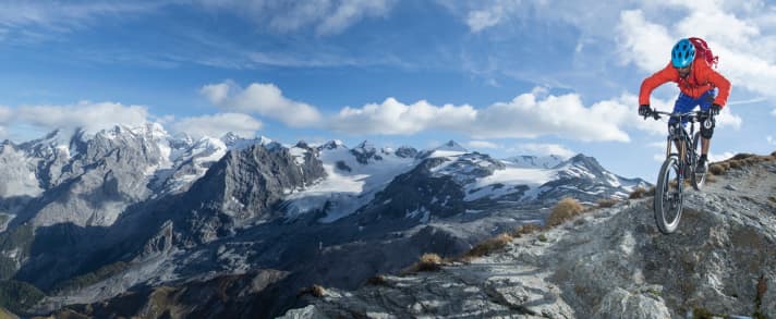 Der Tibet-Trail startet am Stilfser Joch und bietet ein hochalpines Panorama in die Ortler-Gruppe.