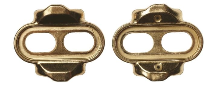   15° release angle If you mount the cleat with the two points on the right shoe, the release angle is 15°. This makes it easier to get out of the pedal.