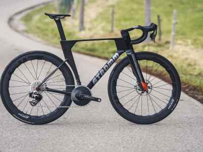Aero-Rennrad mit Rekordwert im Test