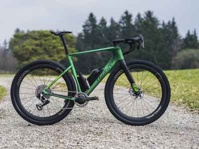 Gravel-Racebike mit Traktorreifen