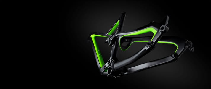   The frame: made entirely of carbon and weighing 2369 grams.