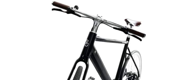 In addition to the stem, the LED light is integrated into the Lightskin handlebars.