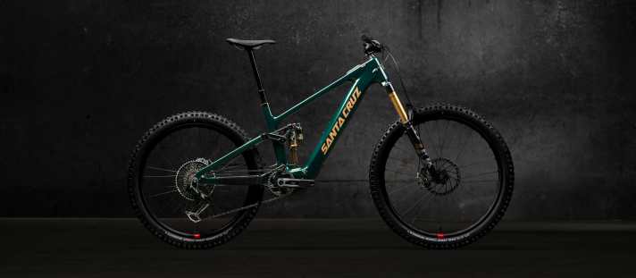 The new Santa Cruz Vala is the first e-MTB with a Bosch motor from the Californians.
