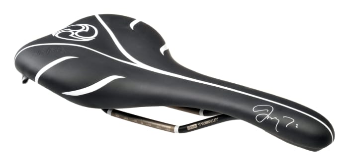   Von Tim Commerford, dem Bassisten von "Rage against the machine", wurde dieses Sattel-Design inspiriert. 