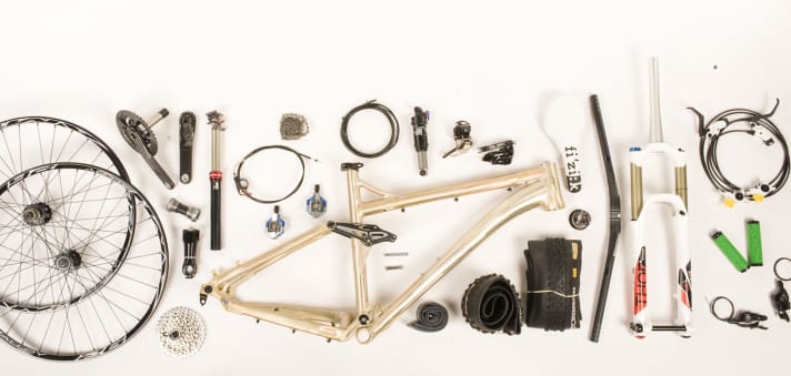   The variety of models from bike manufacturers is greater than ever before. And yet many bikers do not buy a standard bike, but customise their bike instead. You too? Then vote in our survey.