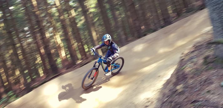 Freeriding with children in the bike park: "Always have the right protective equipment!"