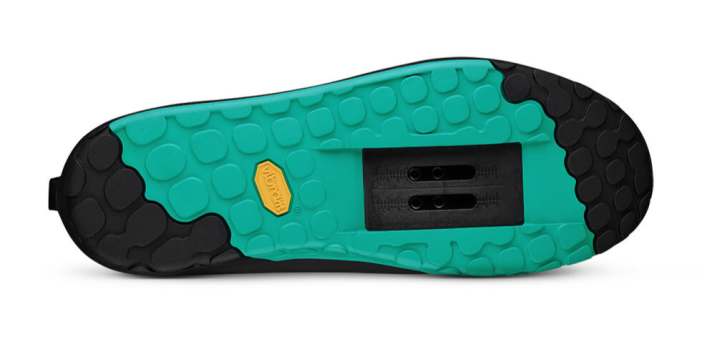 With the sole you have the choice between clipless...